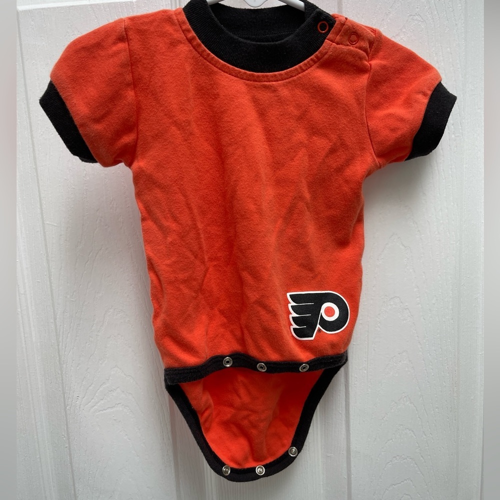Unisex baby Philadelphia Flyers onesie